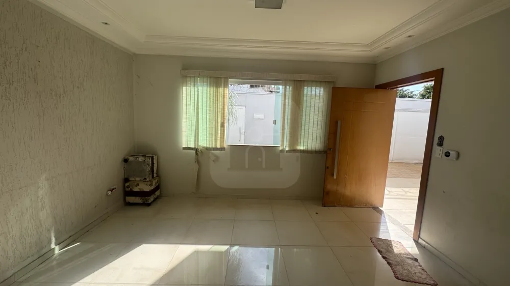 Alugar Casa / Padr&atilde;o em Uberl&acirc;ndia R$ 3.700,00 - Foto 1