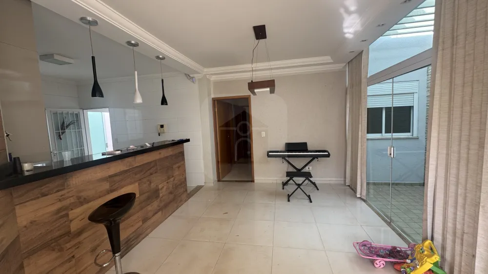 Alugar Casa / Padr&atilde;o em Uberl&acirc;ndia R$ 3.700,00 - Foto 2