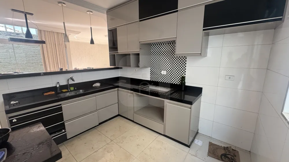 Alugar Casa / Padr&atilde;o em Uberl&acirc;ndia R$ 3.700,00 - Foto 3