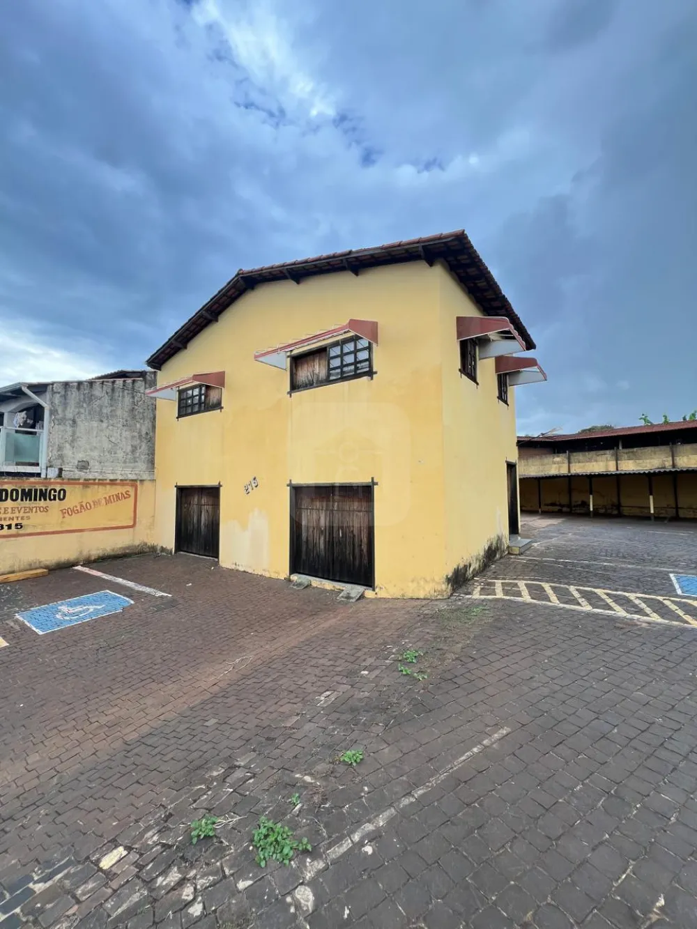 Alugar Comercial / Pr&eacute;dio em Uberl&acirc;ndia R$ 2.500,00 - Foto 2