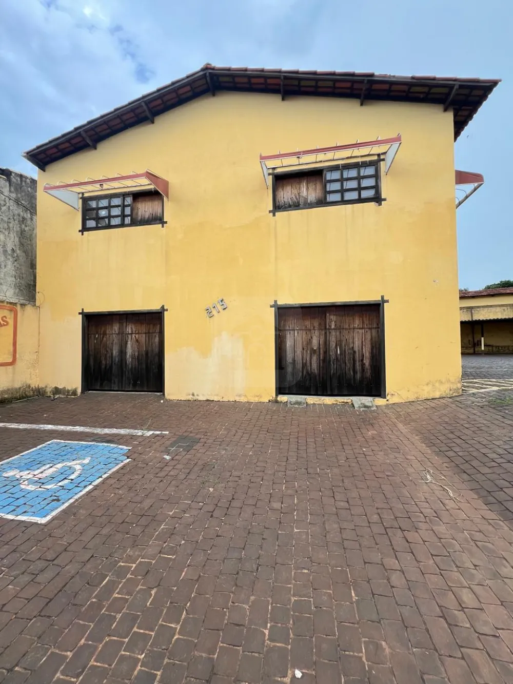 Alugar Comercial / Pr&eacute;dio em Uberl&acirc;ndia R$ 2.500,00 - Foto 1