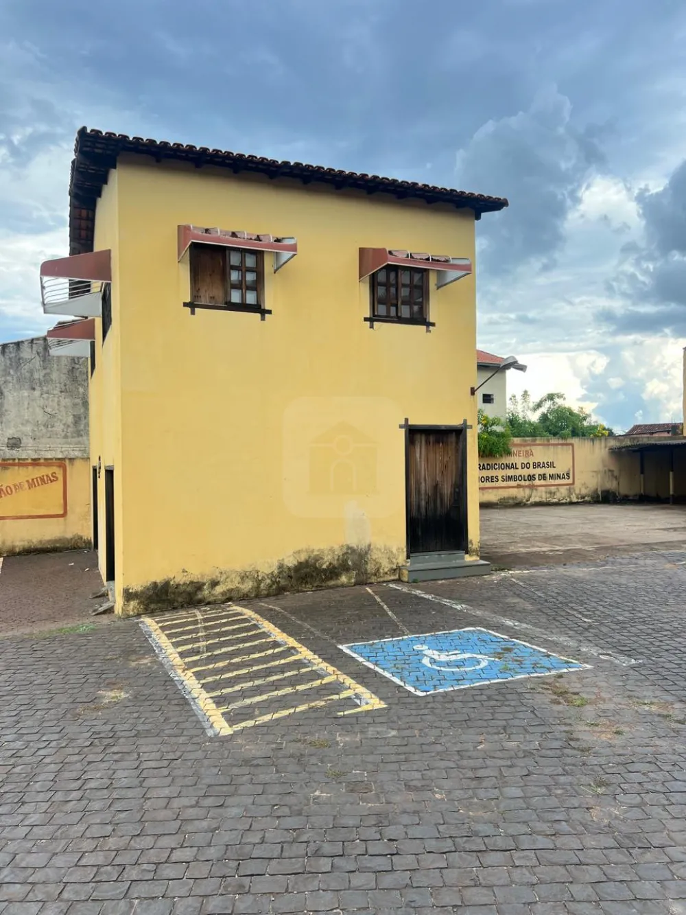 Alugar Comercial / Pr&eacute;dio em Uberl&acirc;ndia R$ 2.500,00 - Foto 3