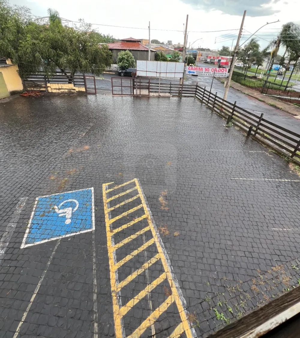 Alugar Comercial / Pr&eacute;dio em Uberl&acirc;ndia R$ 2.500,00 - Foto 12