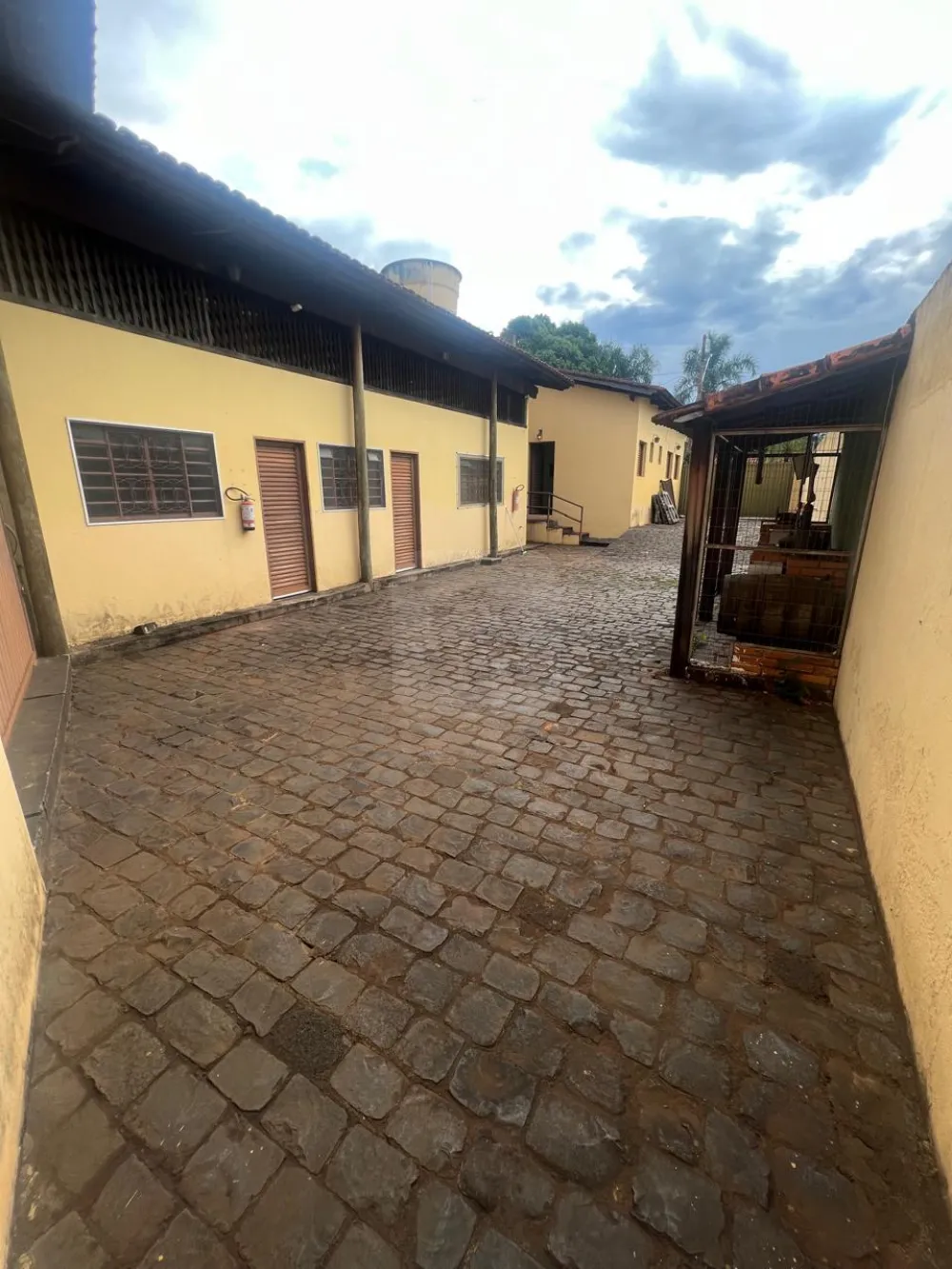 Alugar Comercial / Ponto Comercial em Uberl&acirc;ndia R$ 4.500,00 - Foto 3