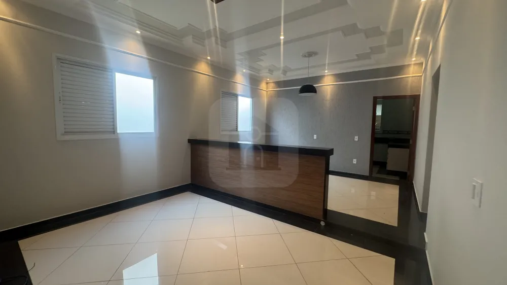 Alugar Casa / Padr&atilde;o em Uberl&acirc;ndia R$ 4.500,00 - Foto 4