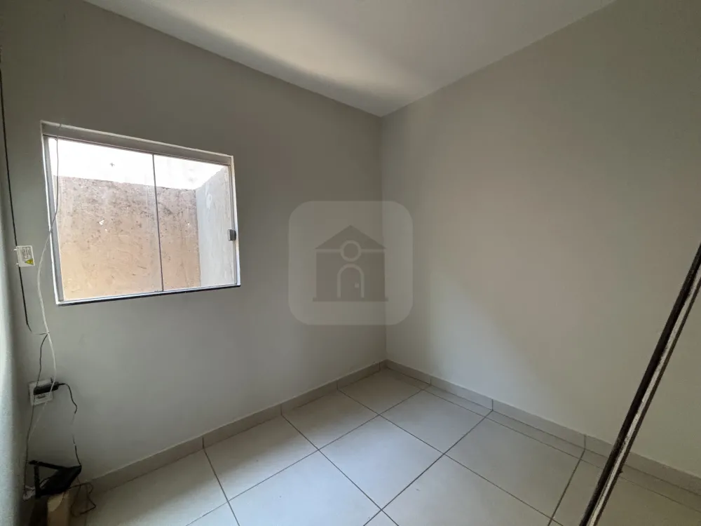 Alugar Casa / Padr&atilde;o em Uberl&acirc;ndia R$ 1.900,00 - Foto 2