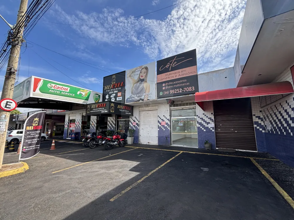 Alugar Comercial / Loja Condom&iacute;nio em Uberl&acirc;ndia R$ 1.750,00 - Foto 3