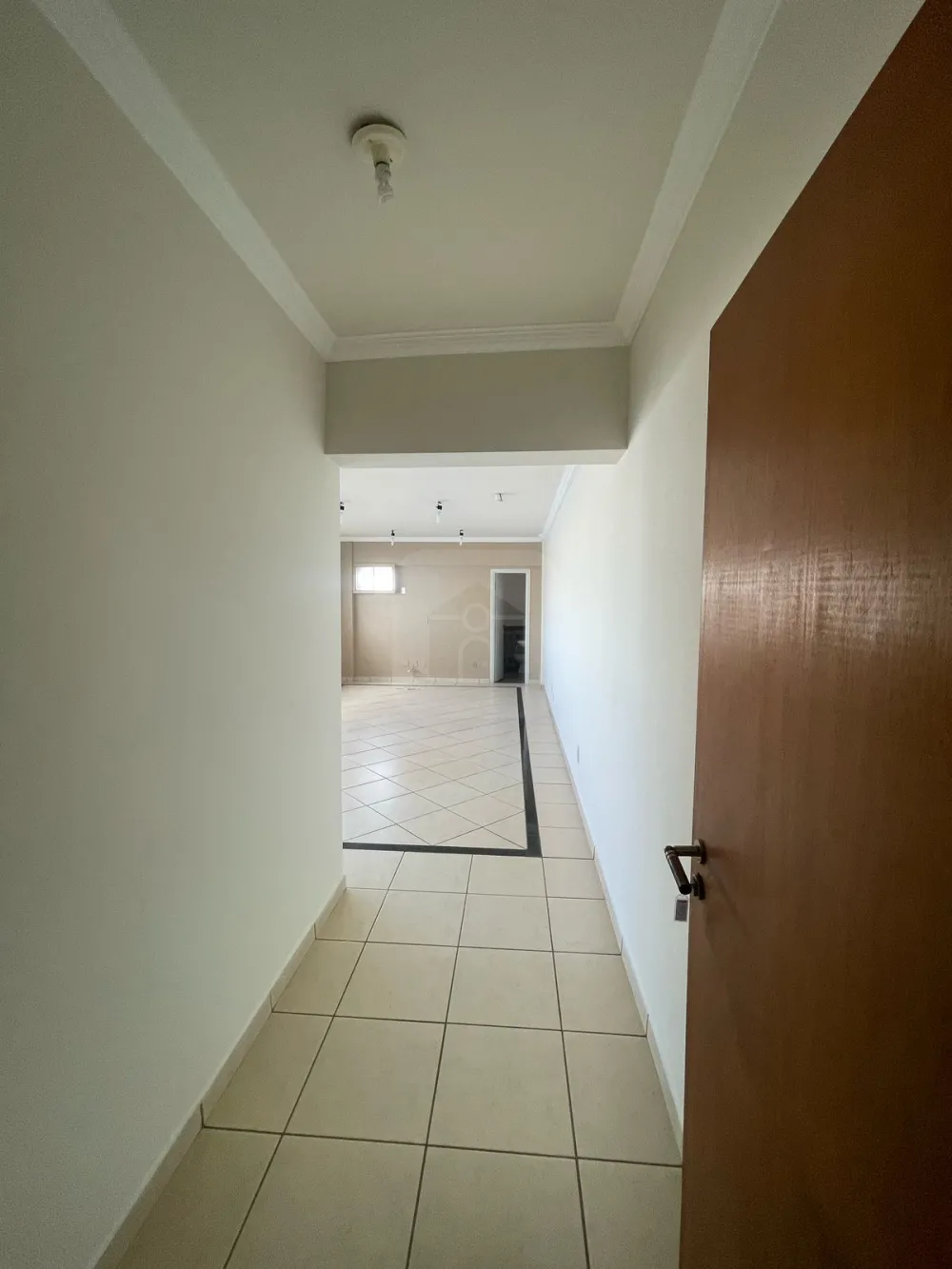 Alugar Comercial / Sala Comercial Condom&iacute;nio em Araguari R$ 700,00 - Foto 1