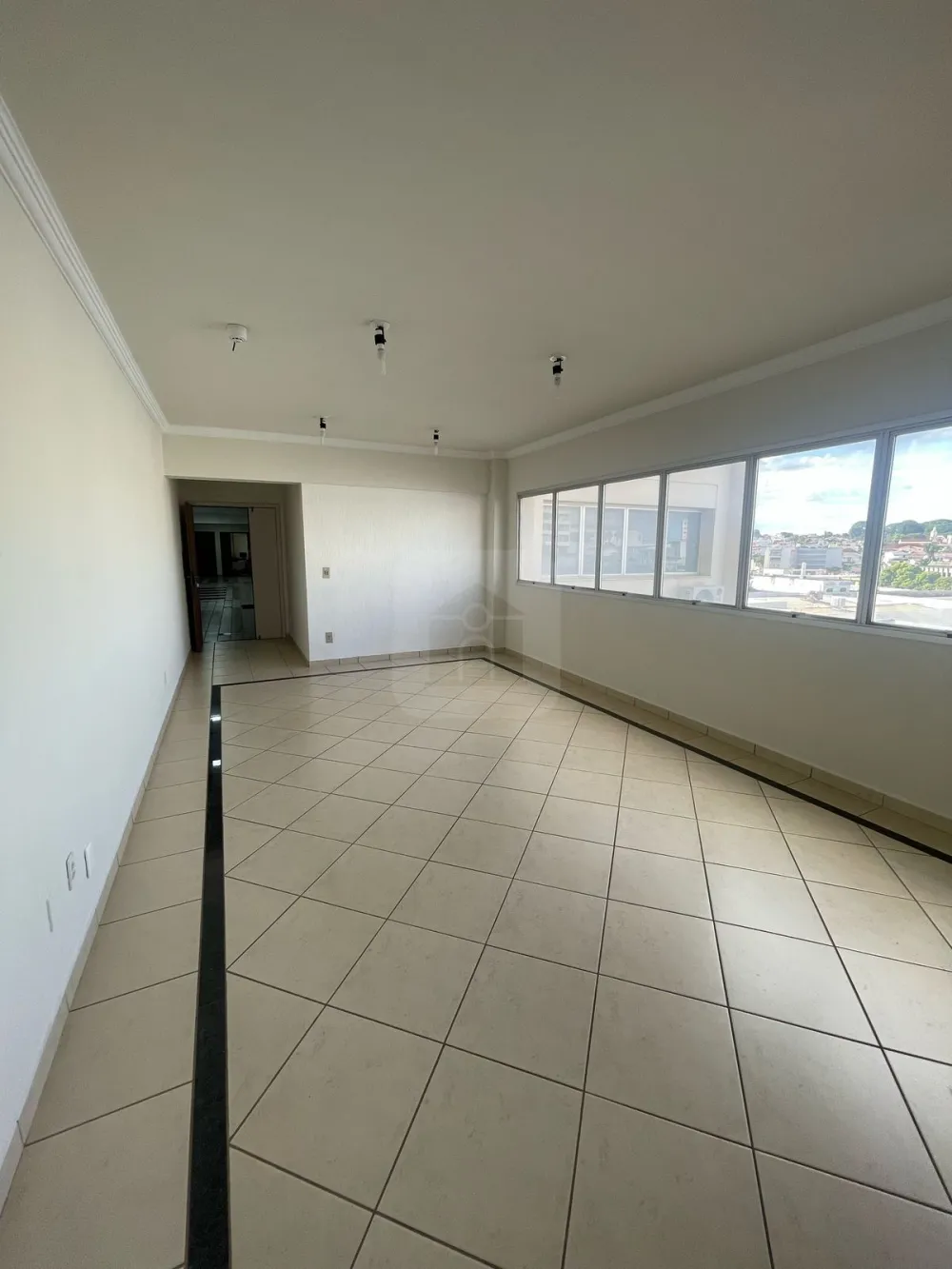 Alugar Comercial / Sala Comercial Condom&iacute;nio em Araguari R$ 700,00 - Foto 3