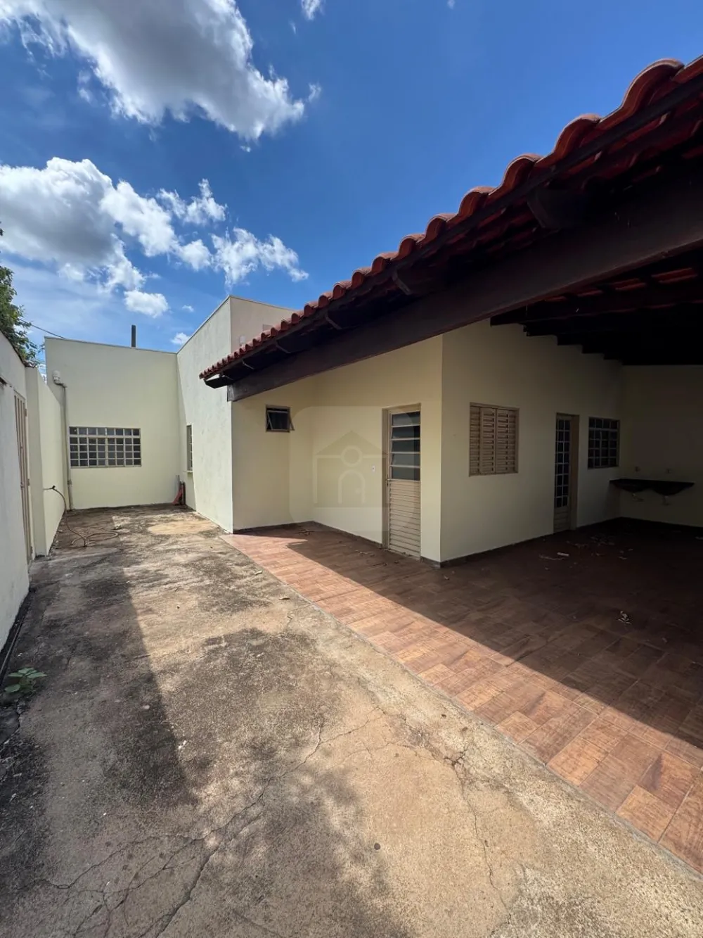 Alugar Casa / Padr&atilde;o em Araguari R$ 1.400,00 - Foto 7