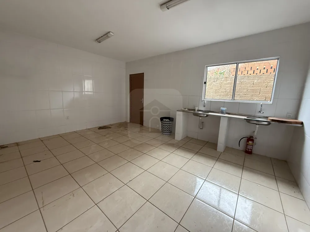 Alugar Comercial / Galp&atilde;o em Uberl&acirc;ndia R$ 6.000,00 - Foto 4