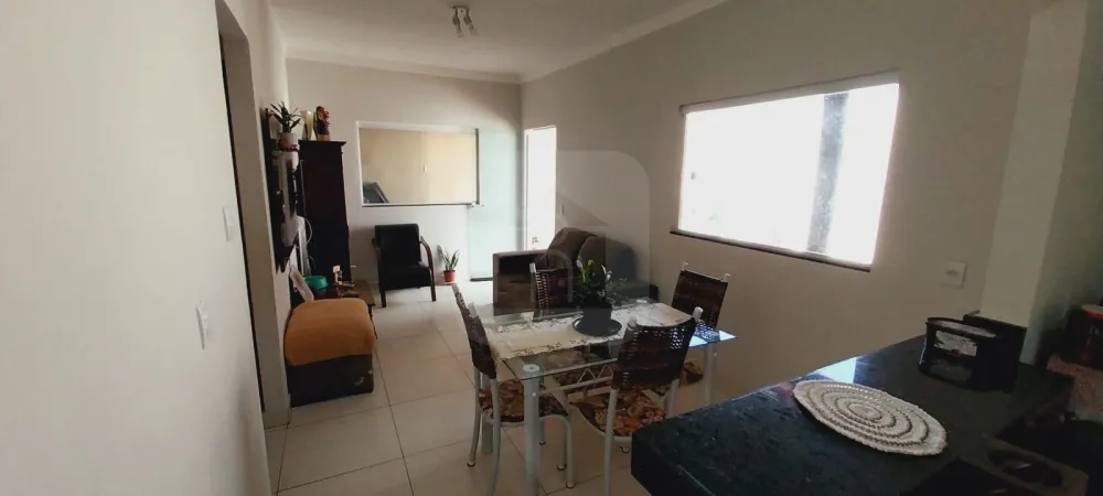 Alugar Casa / Padr&atilde;o em Uberl&acirc;ndia R$ 1.700,00 - Foto 2
