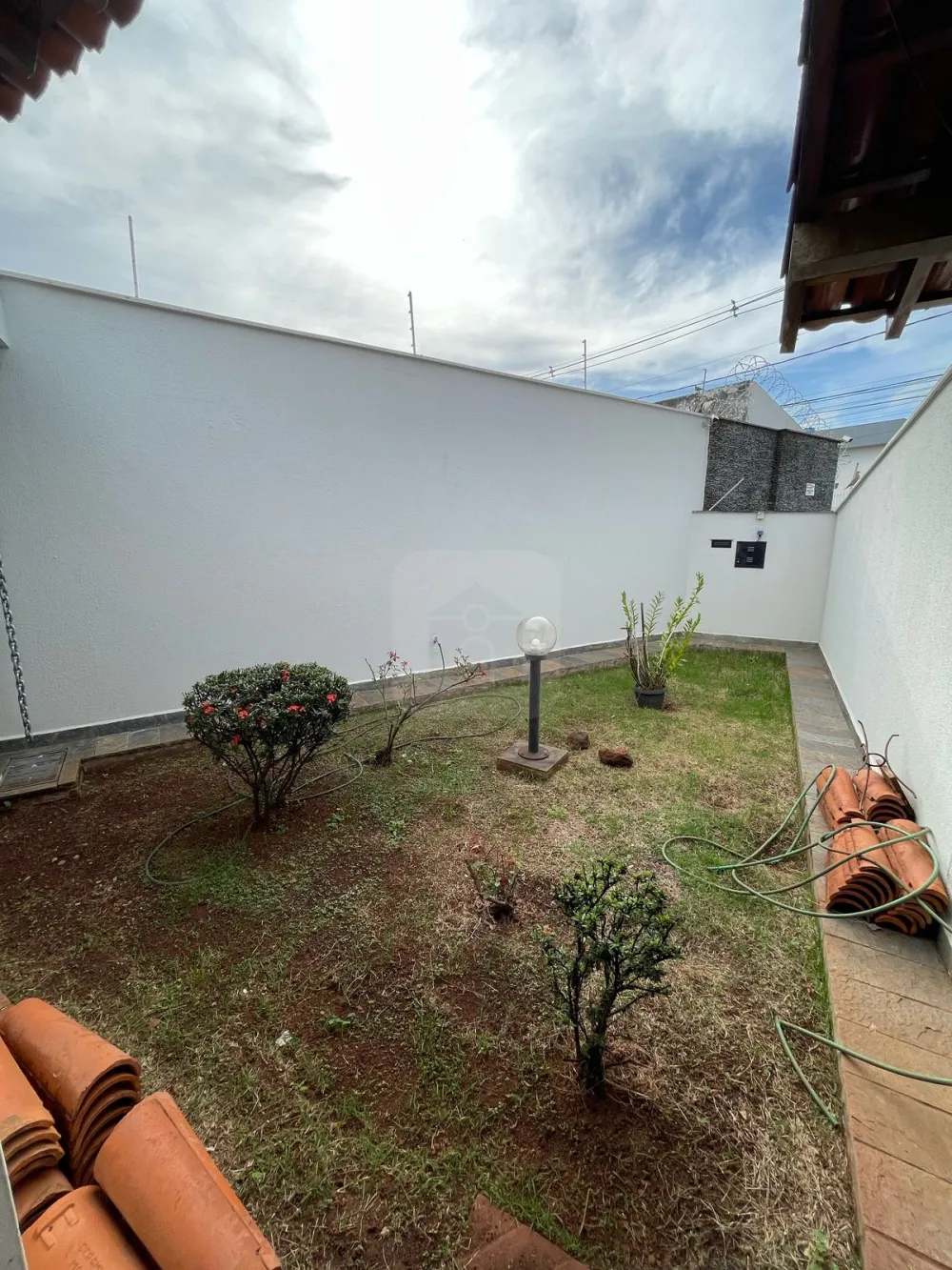 Alugar Casa / Padr&atilde;o em Araguari R$ 5.000,00 - Foto 4