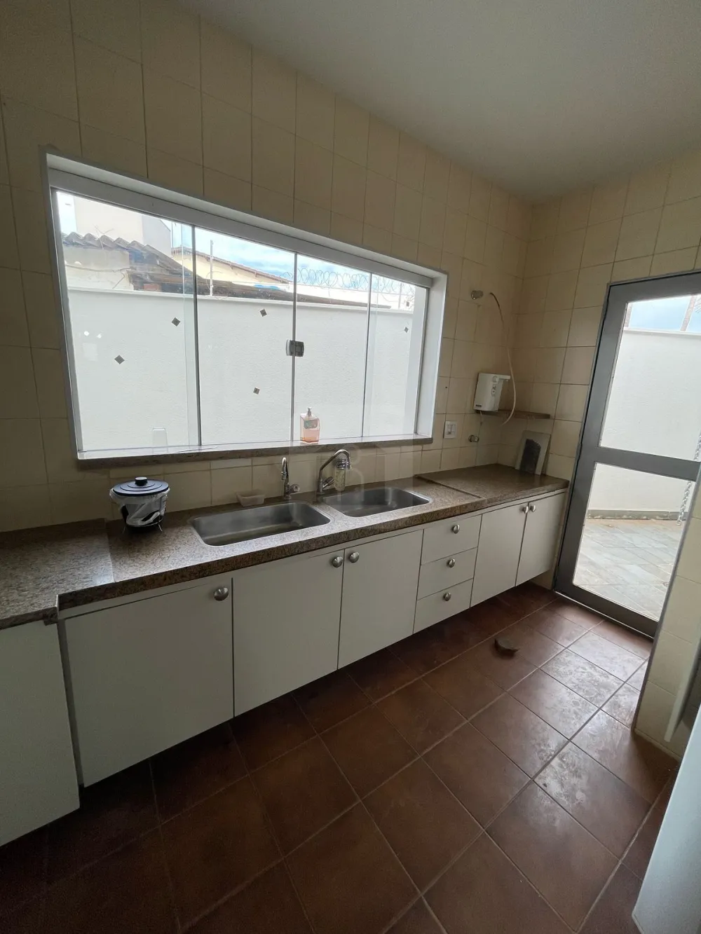 Alugar Casa / Padr&atilde;o em Araguari R$ 5.000,00 - Foto 11