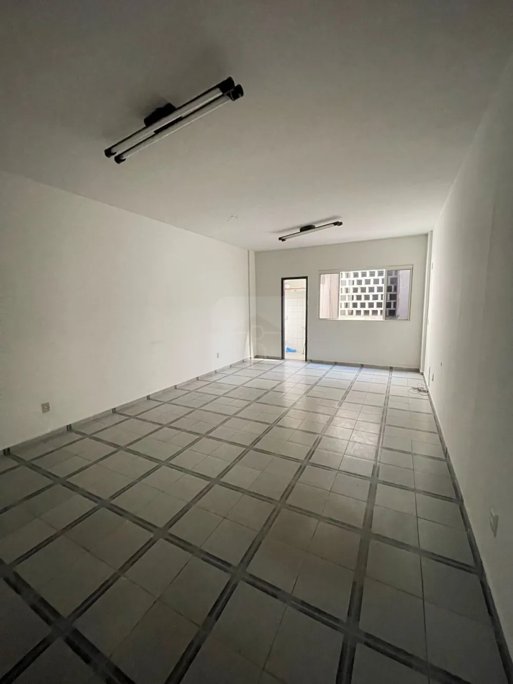 Alugar Comercial / Sala Comercial em Araguari R$ 700,00 - Foto 1