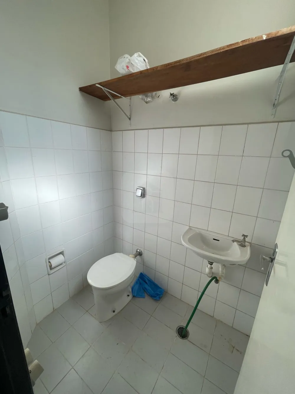 Alugar Comercial / Sala Comercial em Araguari R$ 700,00 - Foto 3