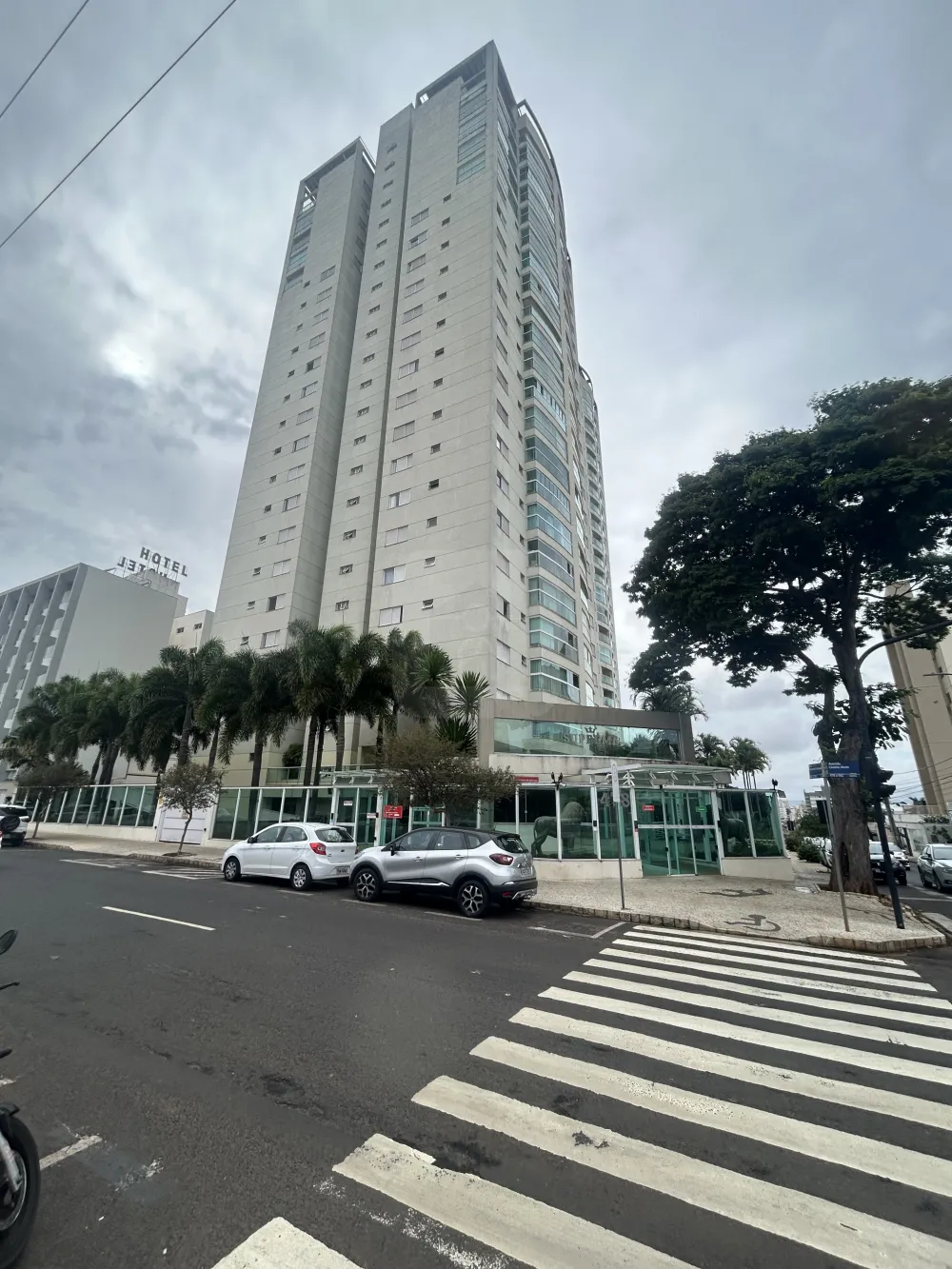 Alugar Apartamento / Padr&atilde;o em Uberl&acirc;ndia R$ 2.500,00 - Foto 1