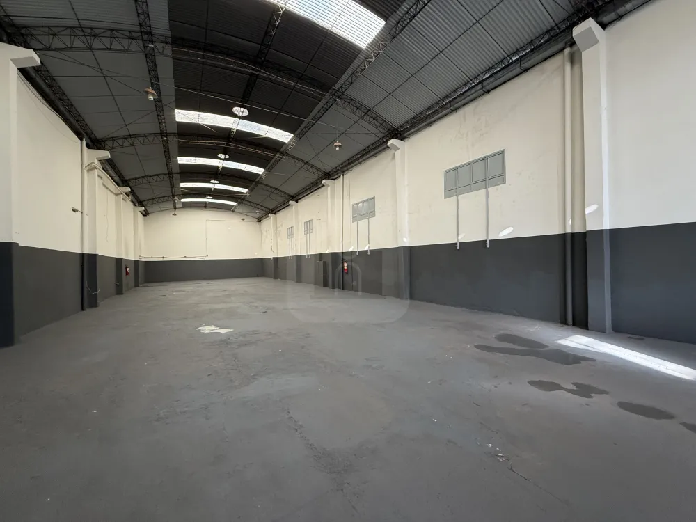 Alugar Comercial / Galp&atilde;o em Uberl&acirc;ndia R$ 7.000,00 - Foto 8