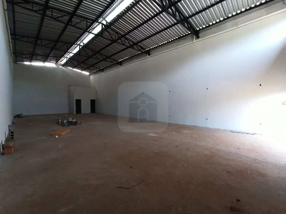 Alugar Comercial / Galp&atilde;o em Uberl&acirc;ndia R$ 5.500,00 - Foto 4