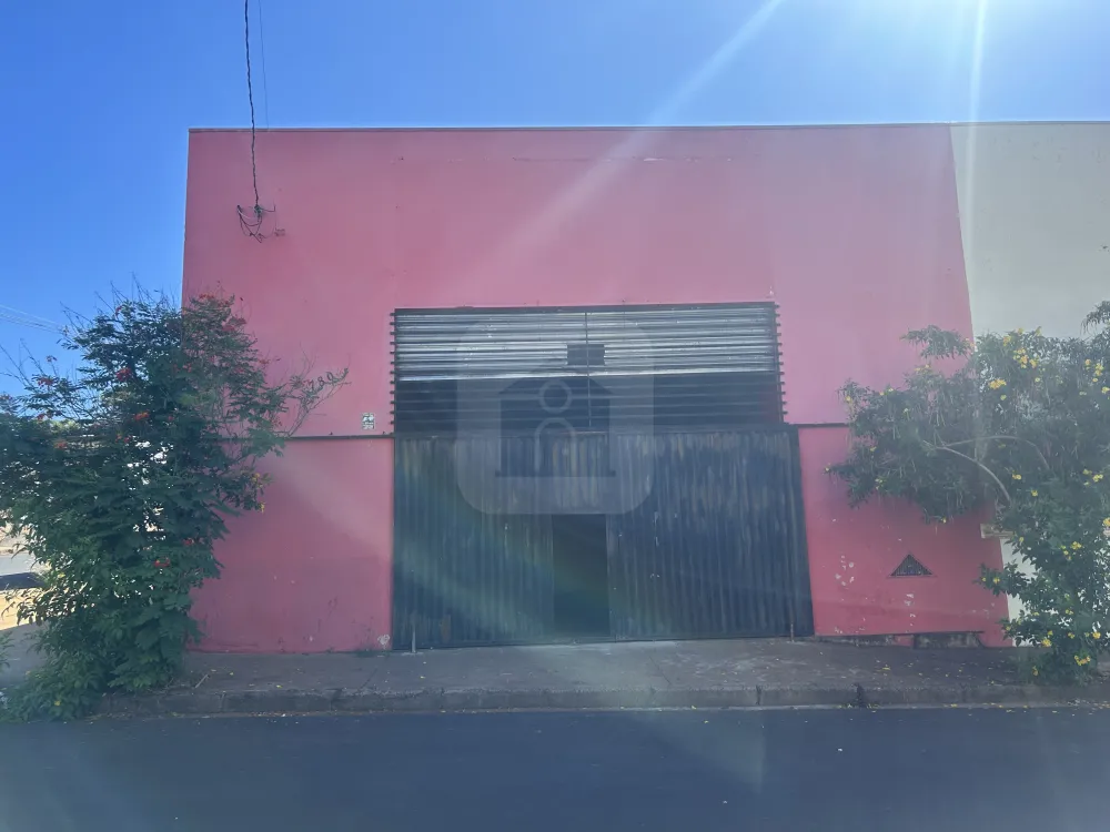 Alugar Comercial / Barrac&atilde;o em Uberl&acirc;ndia R$ 2.500,00 - Foto 1