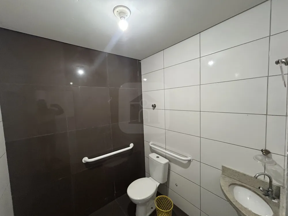 Alugar Comercial / Barrac&atilde;o em Uberl&acirc;ndia R$ 2.500,00 - Foto 2