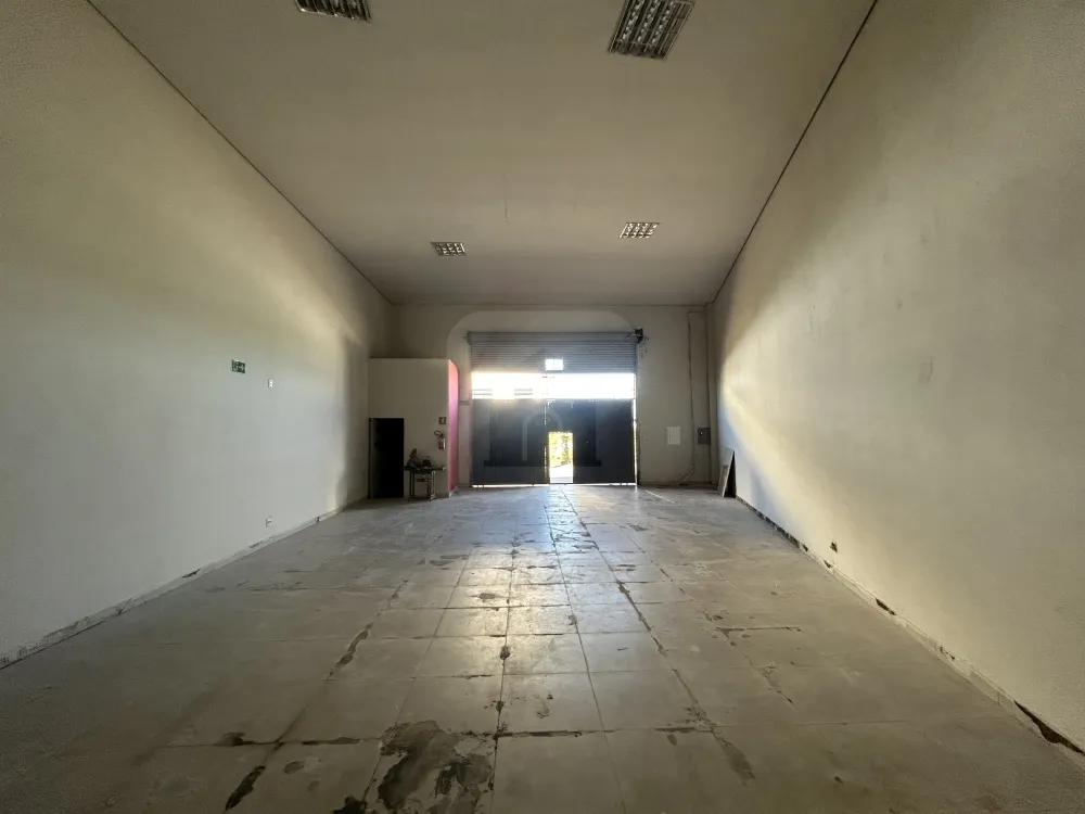 Alugar Comercial / Barrac&atilde;o em Uberl&acirc;ndia R$ 2.500,00 - Foto 4