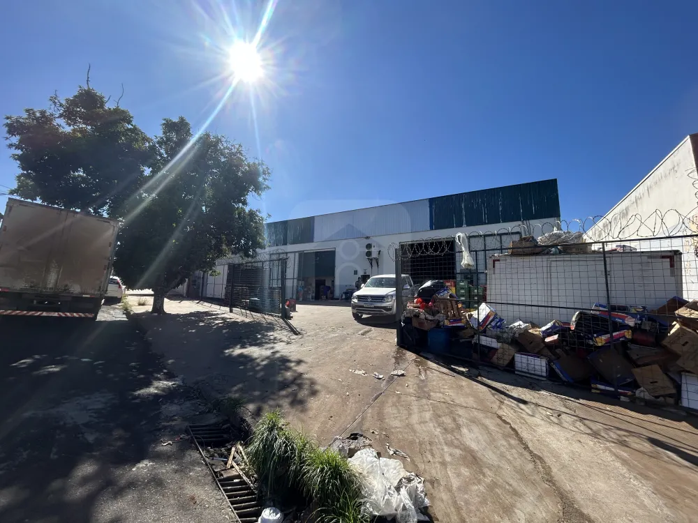 Alugar Comercial / Barrac&atilde;o em Uberl&acirc;ndia R$ 5.800,00 - Foto 1