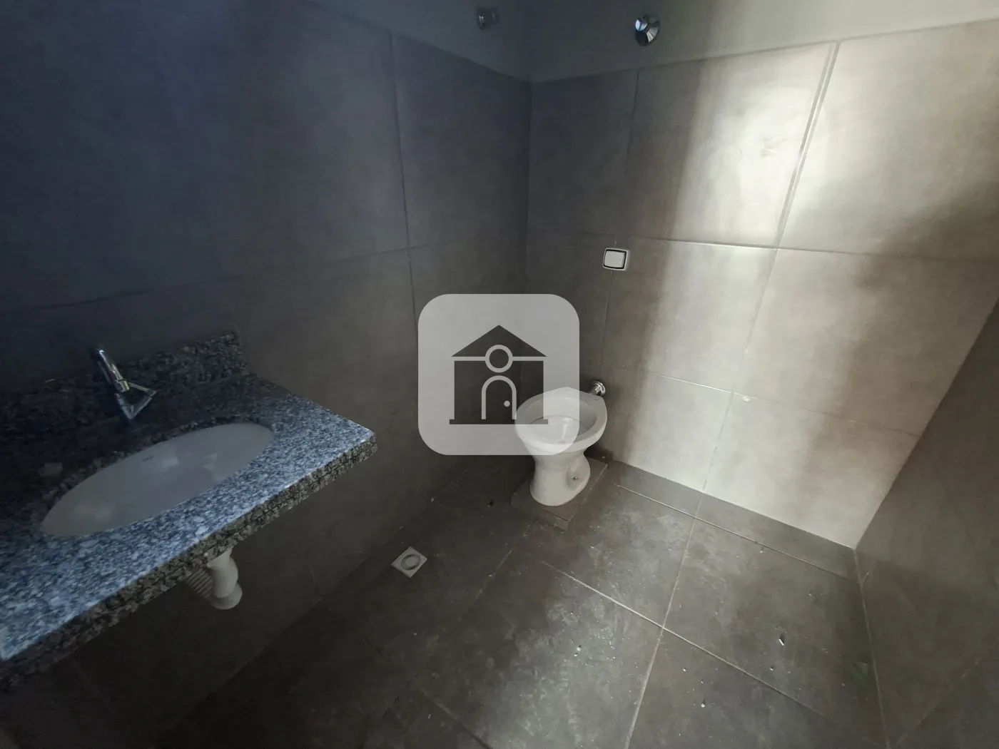 Alugar Comercial / Loja em Uberl&acirc;ndia R$ 4.000,00 - Foto 4