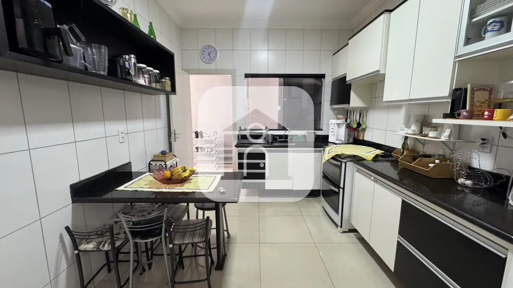 Alugar Casa / Padr&atilde;o em Uberl&acirc;ndia R$ 5.500,00 - Foto 8