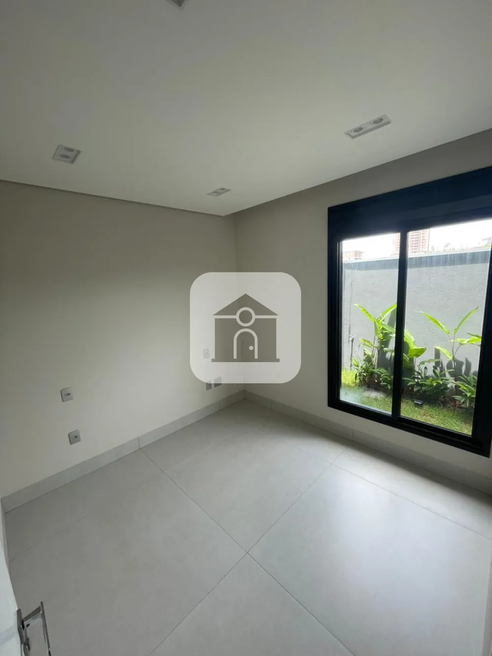 Alugar Casa / Condom&iacute;nio ou Loteamento Fechado em Uberl&acirc;ndia R$ 23.000,00 - Foto 2