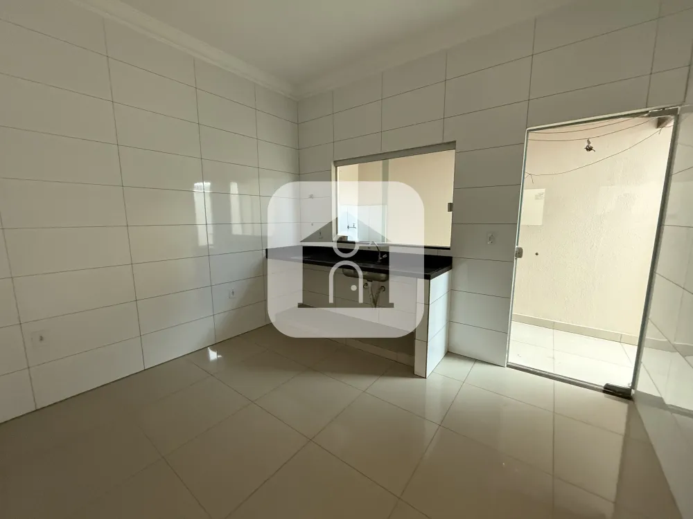 Alugar Casa / Padr&atilde;o em Uberl&acirc;ndia R$ 1.350,00 - Foto 2