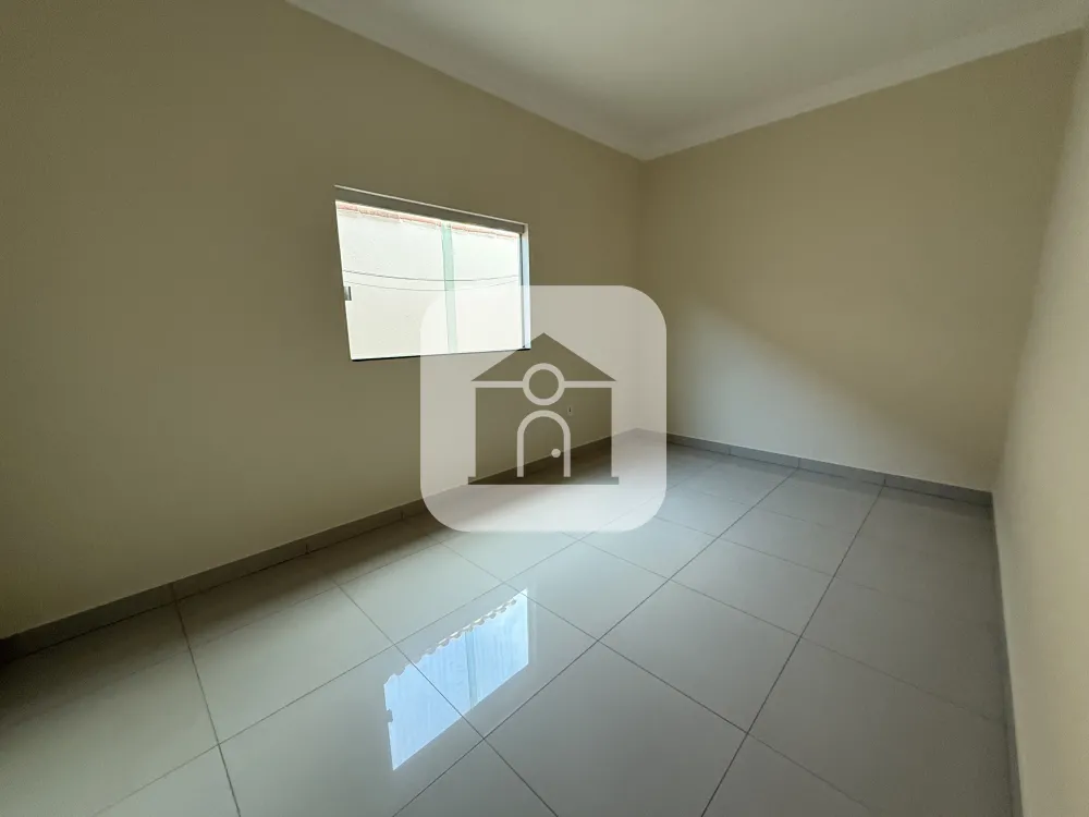 Alugar Casa / Padr&atilde;o em Uberl&acirc;ndia R$ 1.350,00 - Foto 4