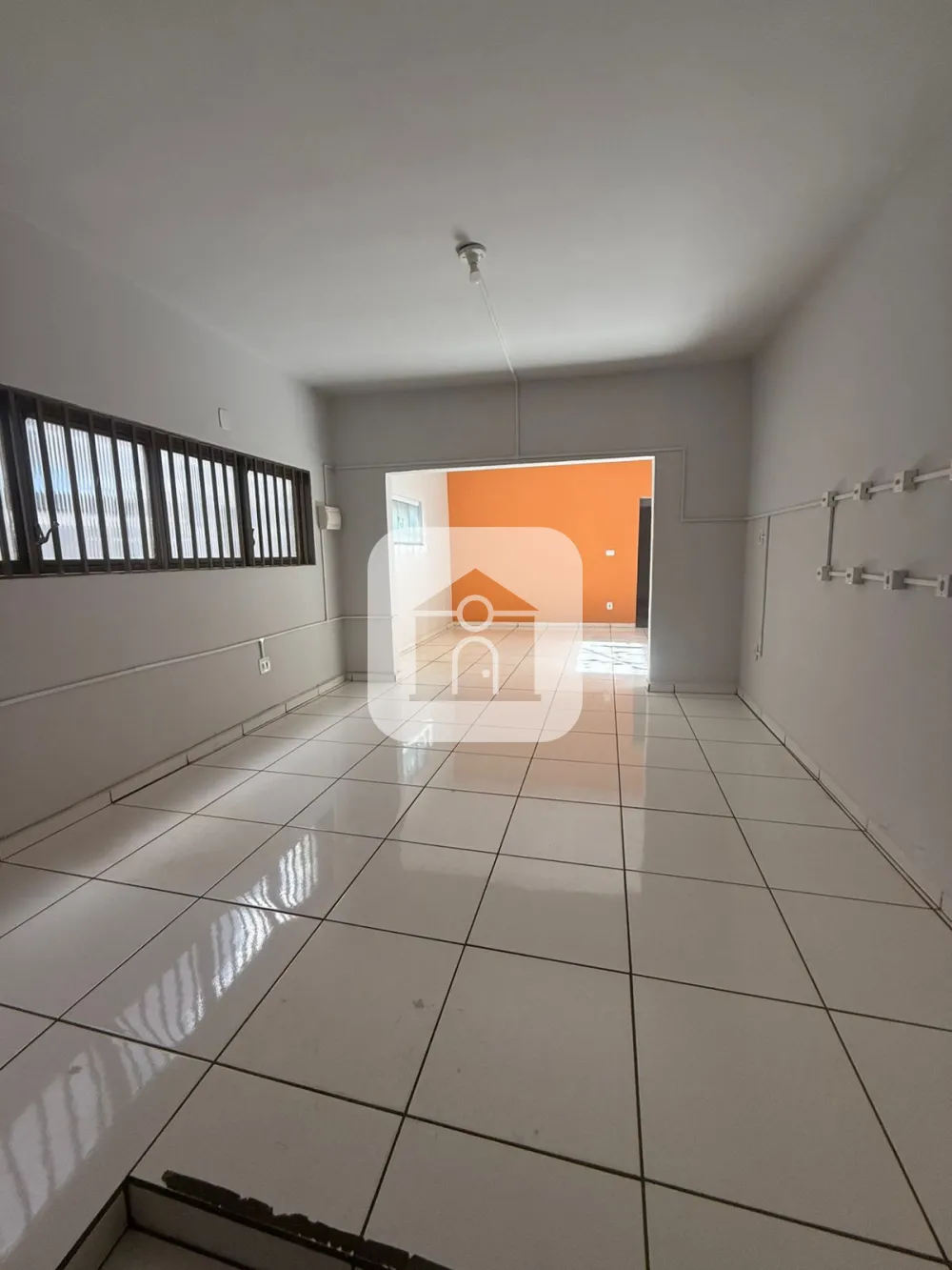 Alugar Casa / Padr&atilde;o em Araguari R$ 1.500,00 - Foto 4