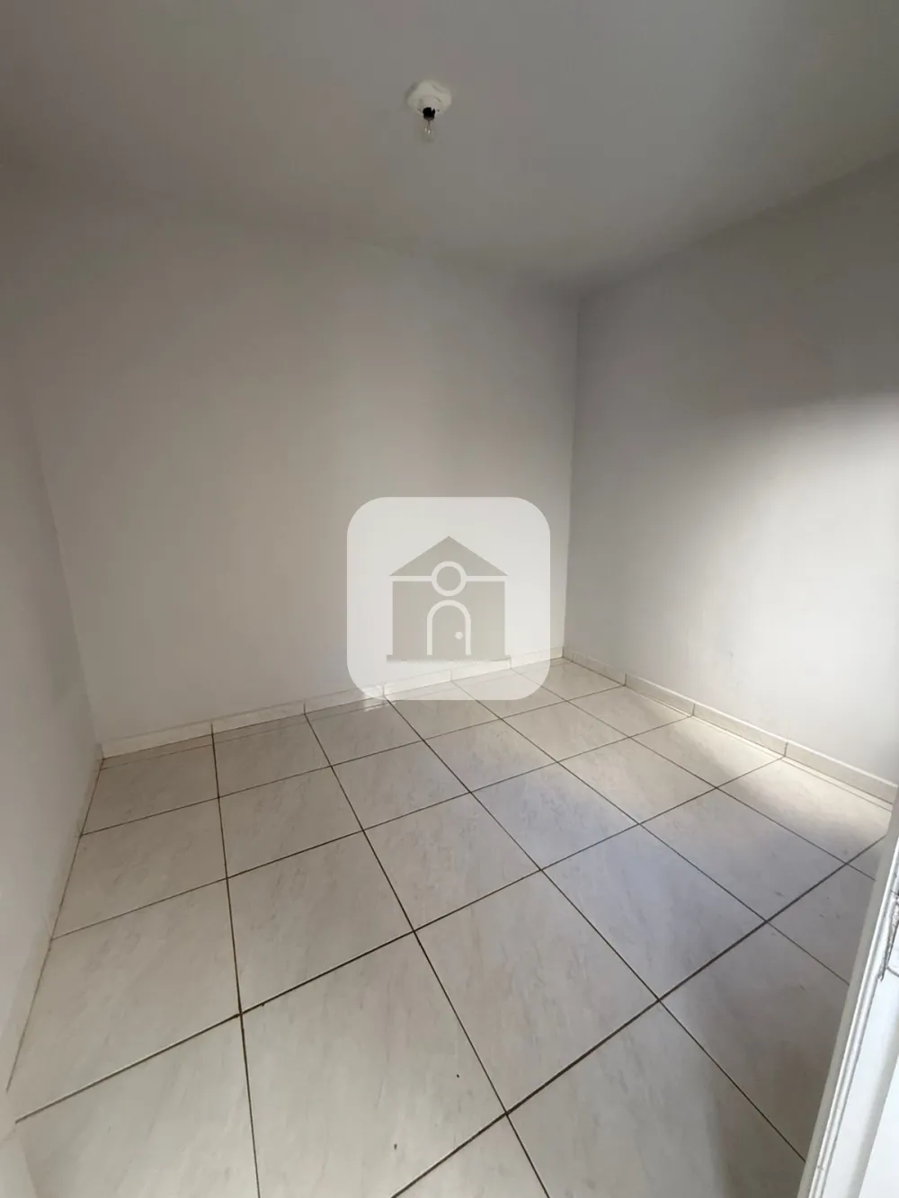 Alugar Casa / Padr&atilde;o em Araguari R$ 1.500,00 - Foto 8