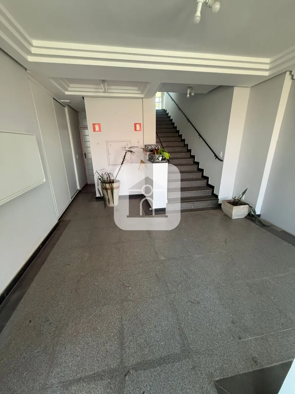 Alugar Comercial / Pr&eacute;dio em Araguari R$ 11.800,00 - Foto 2