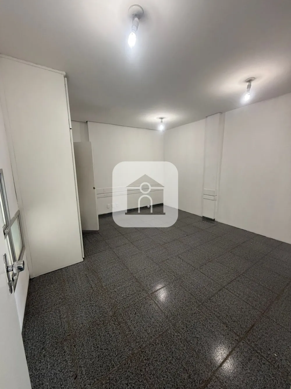 Alugar Comercial / Pr&eacute;dio em Araguari R$ 11.800,00 - Foto 6
