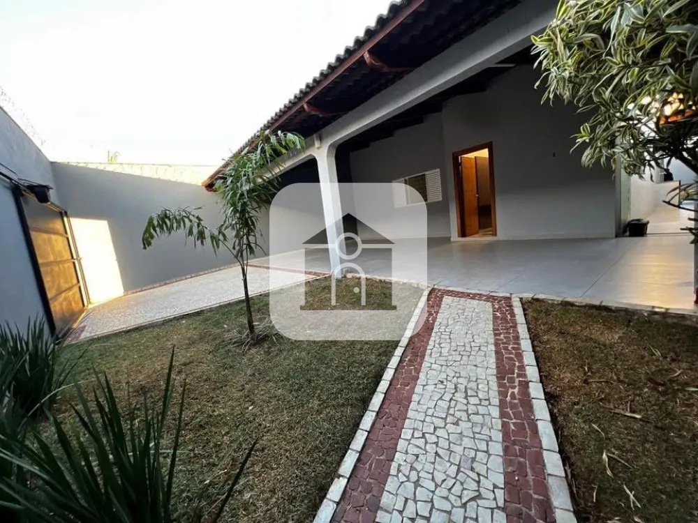 Comprar Casa / Padr&atilde;o em Uberl&acirc;ndia R$ 820.000,00 - Foto 3
