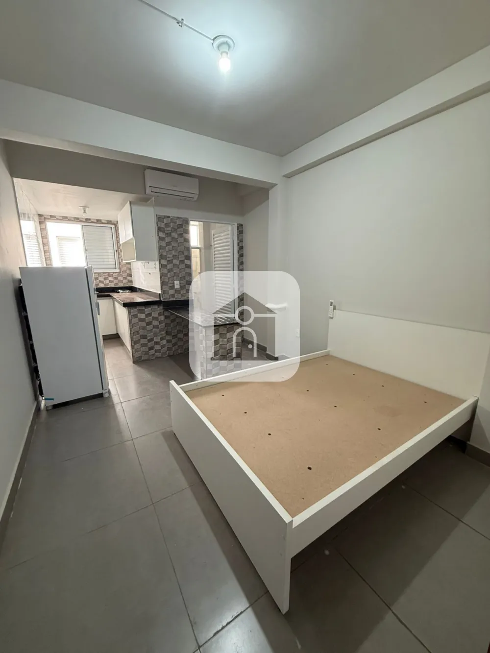 Alugar Apartamento / Quitinete em Araguari R$ 1.270,00 - Foto 2