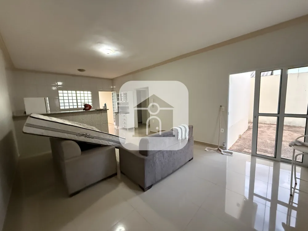 Alugar Casa / Padr&atilde;o em Uberl&acirc;ndia R$ 1.600,00 - Foto 2