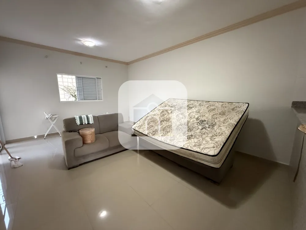 Alugar Casa / Padr&atilde;o em Uberl&acirc;ndia R$ 1.600,00 - Foto 3