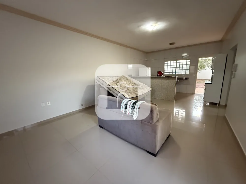 Alugar Casa / Padr&atilde;o em Uberl&acirc;ndia R$ 1.600,00 - Foto 1
