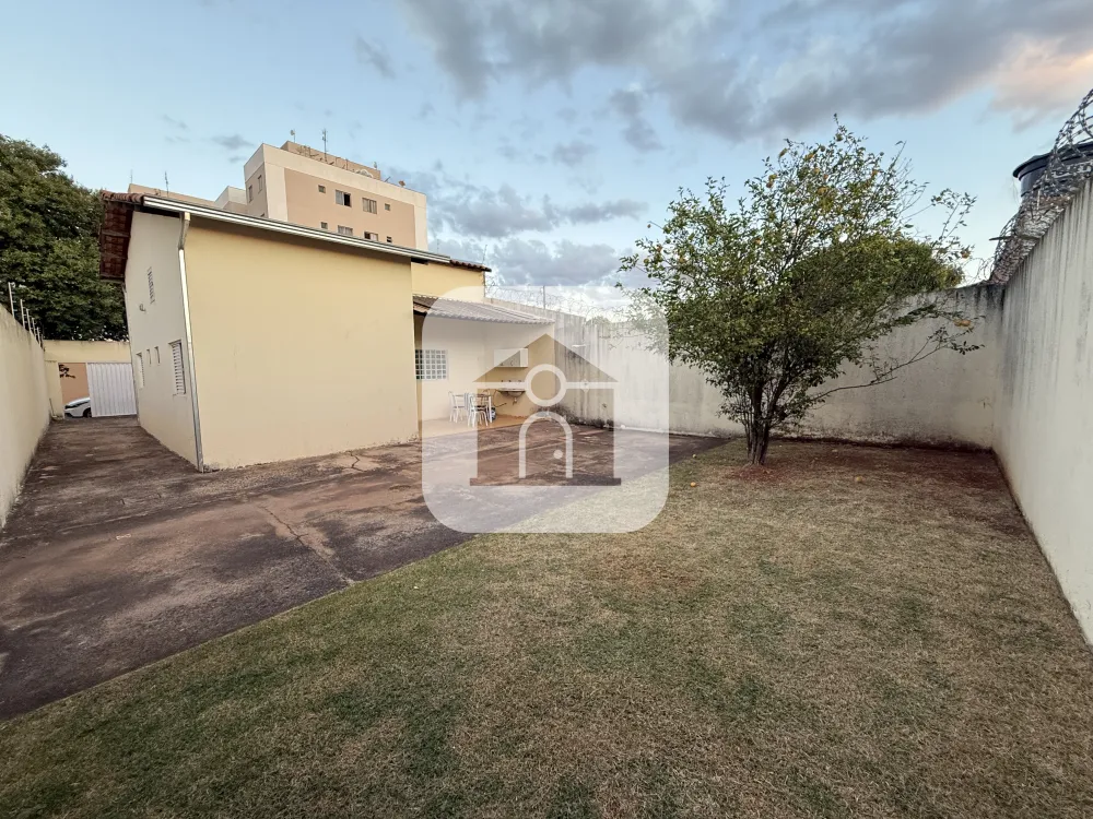 Alugar Casa / Padr&atilde;o em Uberl&acirc;ndia R$ 1.600,00 - Foto 13