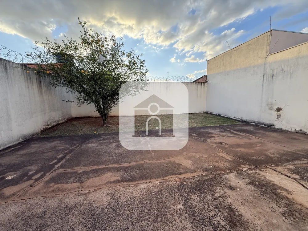 Alugar Casa / Padr&atilde;o em Uberl&acirc;ndia R$ 1.600,00 - Foto 15