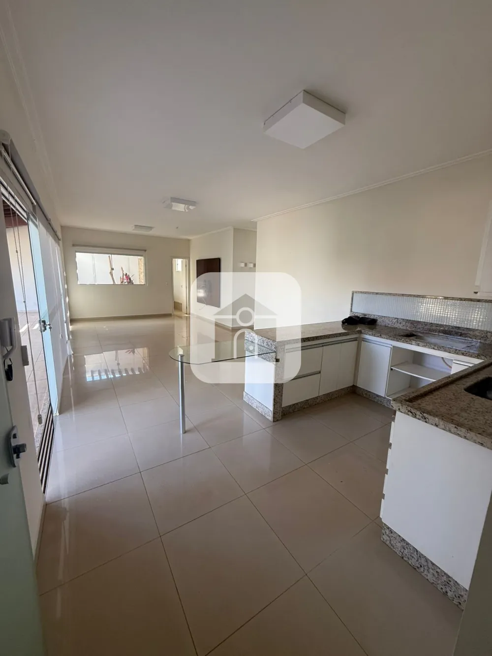 Alugar Casa / Padr&atilde;o em Araguari R$ 2.450,00 - Foto 6