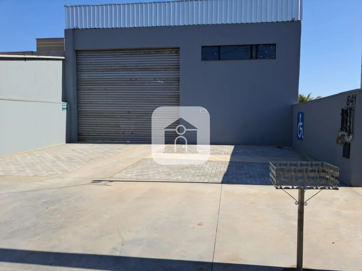 Alugar Comercial / Loja em Uberl&acirc;ndia R$ 4.500,00 - Foto 1