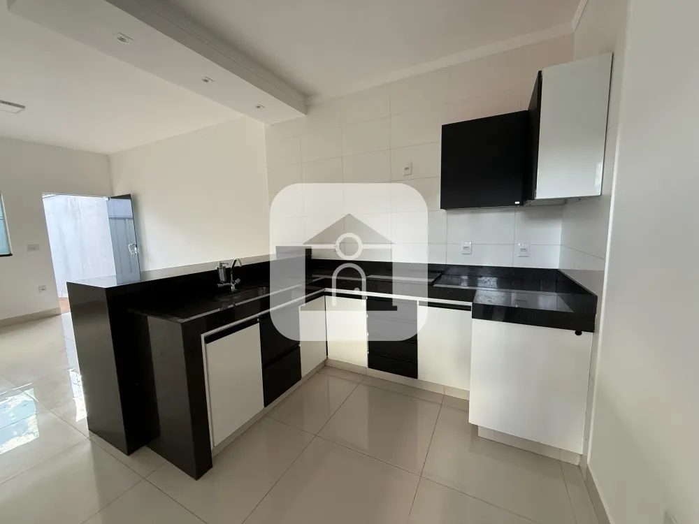 Alugar Casa / Padr&atilde;o em Uberl&acirc;ndia R$ 1.800,00 - Foto 4