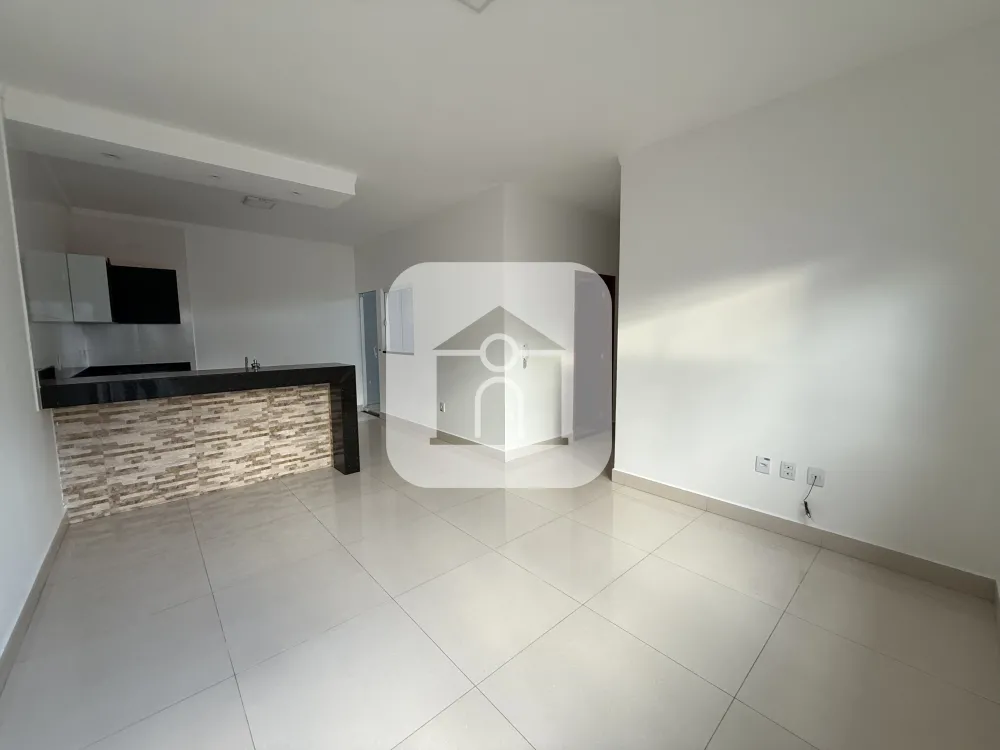 Alugar Casa / Padr&atilde;o em Uberl&acirc;ndia R$ 1.800,00 - Foto 2