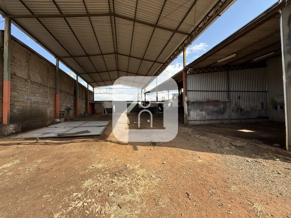 Alugar Comercial / Galp&atilde;o em Uberl&acirc;ndia R$ 8.000,00 - Foto 14