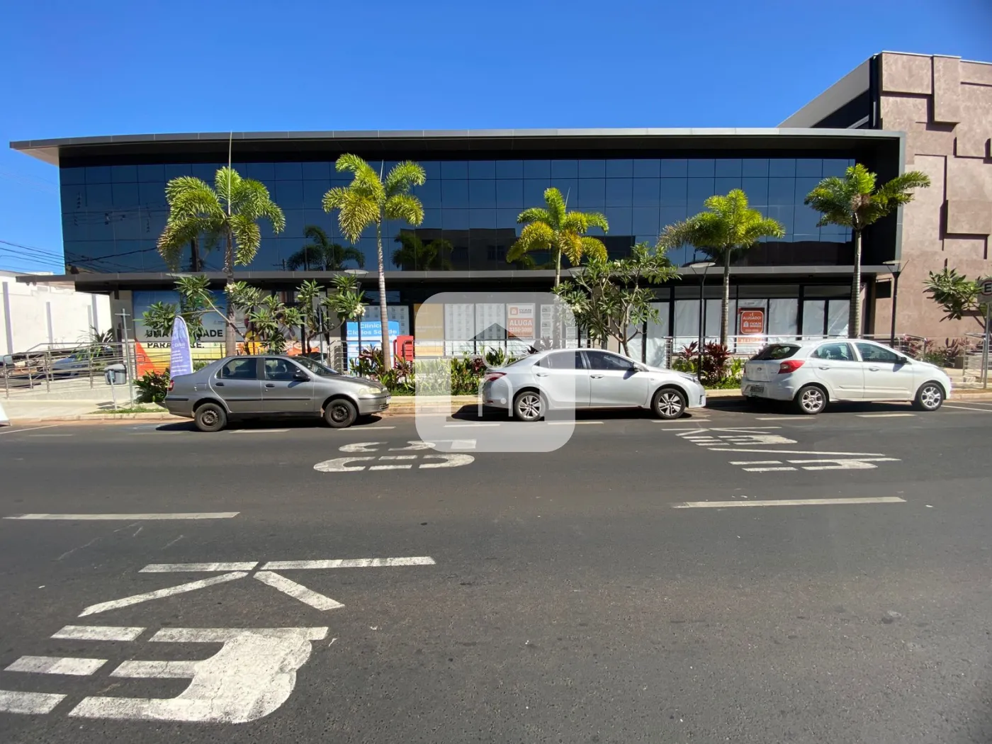 Alugar Comercial / Loja Condom&iacute;nio em Uberl&acirc;ndia R$ 3.892,00 - Foto 1