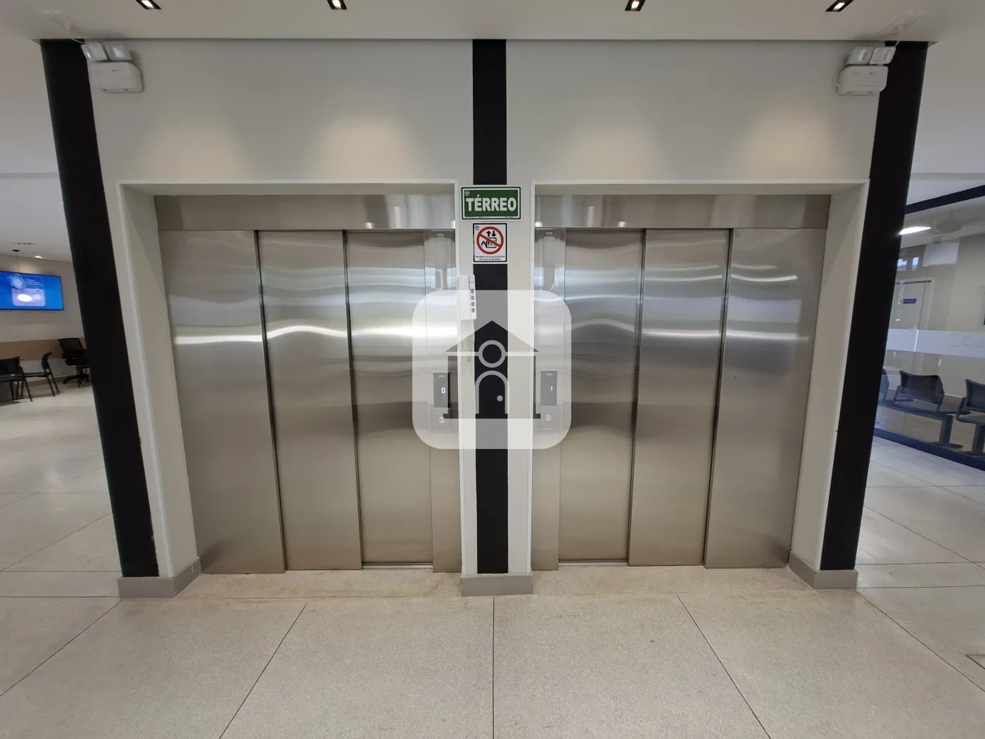 Alugar Comercial / Loja Condom&iacute;nio em Uberl&acirc;ndia R$ 4.078,00 - Foto 2